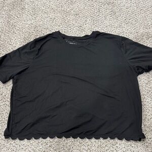 Kensie Black Scallop Hem Short Sleeve Top